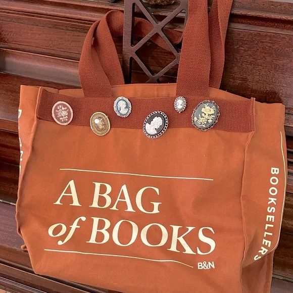 Vintage Black & White Cameo Brooch/Pendant Victorian Revival Shabby Chic - Picture 10 of 10